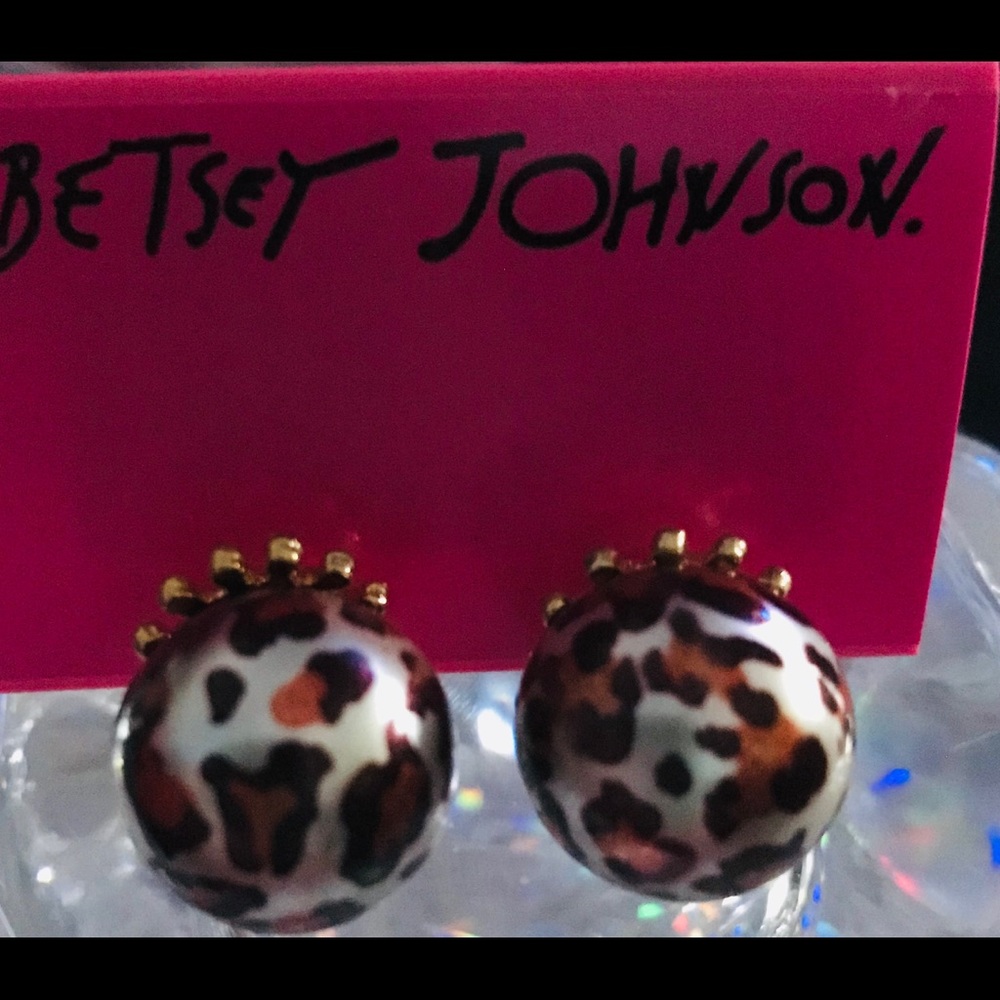 Leopard pearl stud earrings Betsey Johnson
